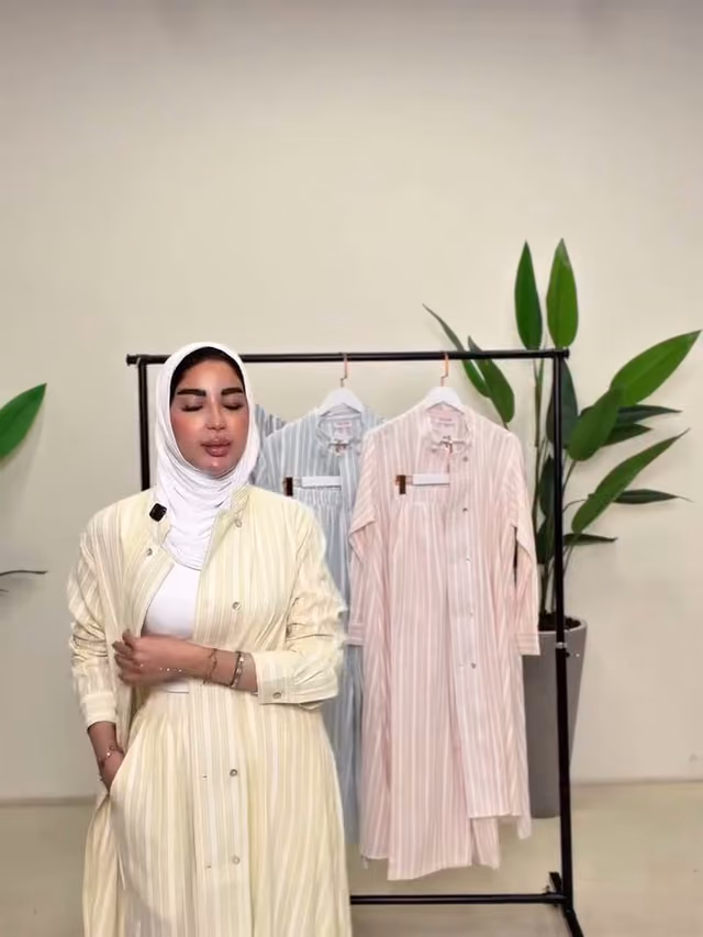 صورة فيديو بدلة نسائية مقلمة